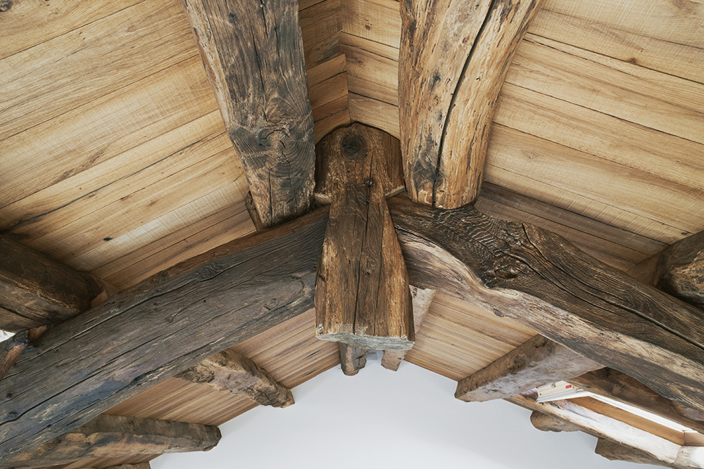 Pareti e rivestimenti in pregiato legno antico vecchio di recupero vintage